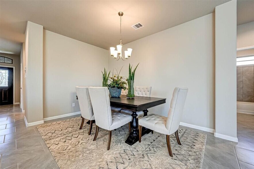 Building Photo - 8527 Golden Field Dr