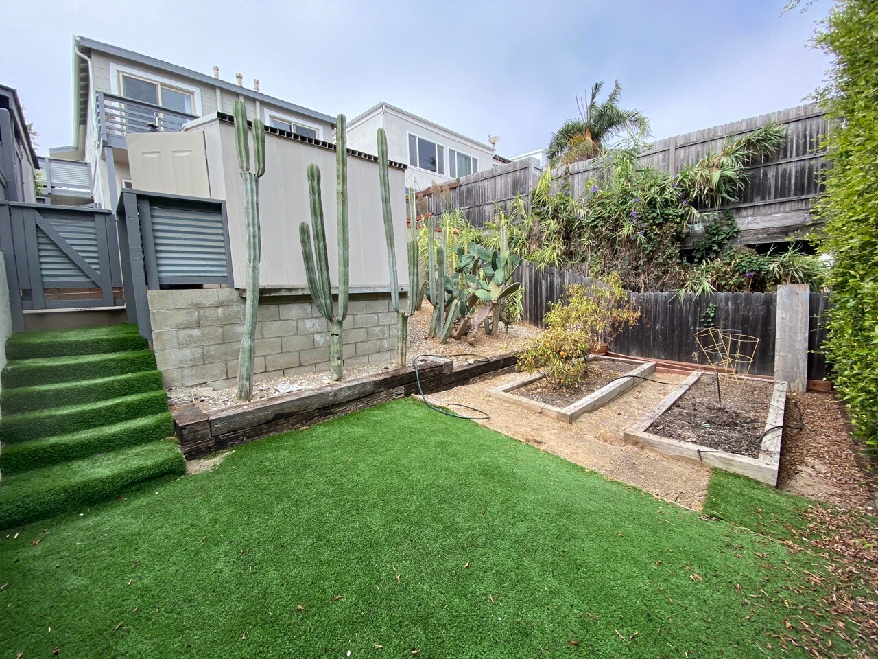 Building Photo - 606 Loma Dr