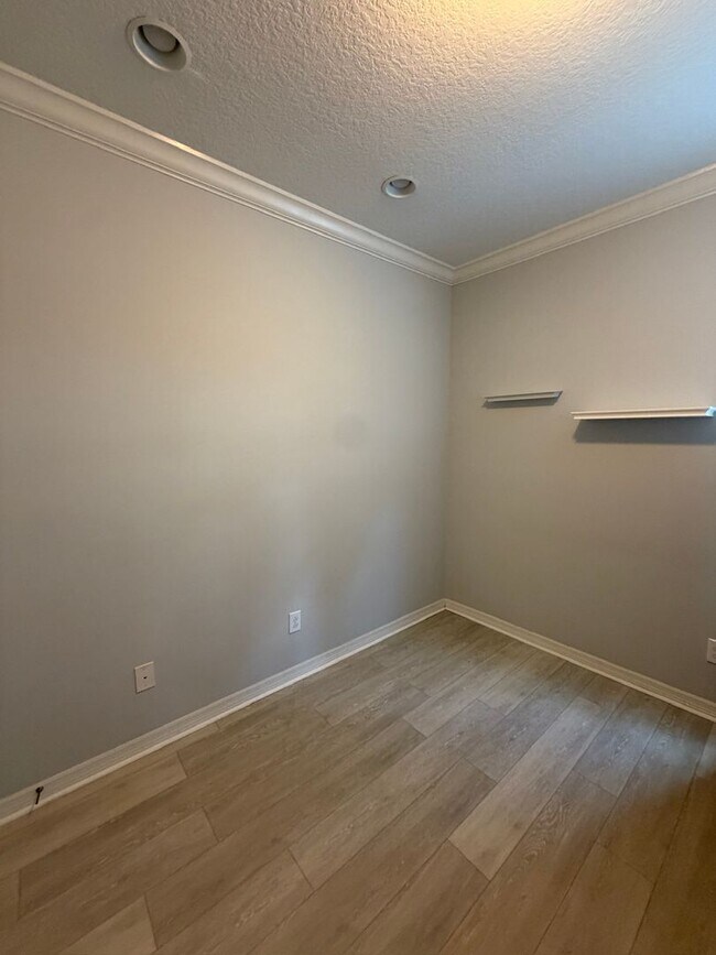 Building Photo - Townhome for rent