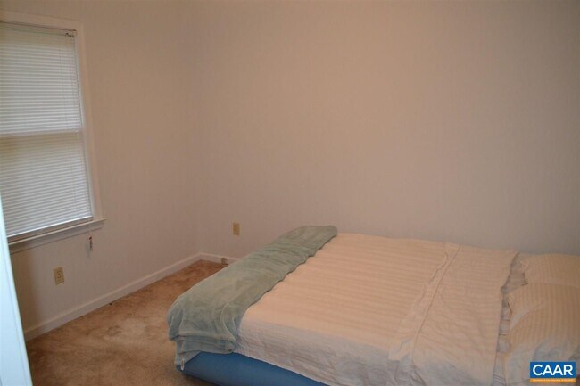 Building Photo - 15 Englewood Dr