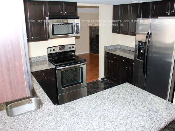 Building Photo - 4005 Stonehaven Rd