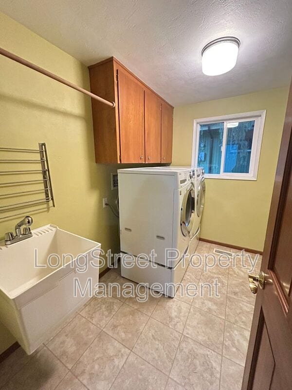 Building Photo - 3325 NW Circle Blvd