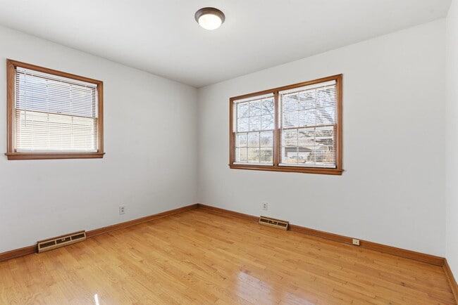 Building Photo - 2308 S Hampton Ave