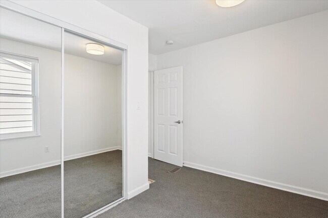 Building Photo - Updated & Bright 2BR Condo in Prime Boulde...