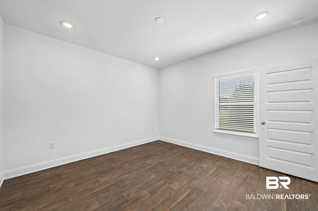 Building Photo - 13390 Shea Cir