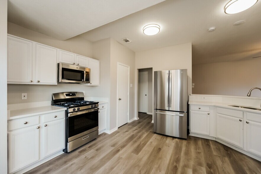 Building Photo - 20827 Oak Rain Ct