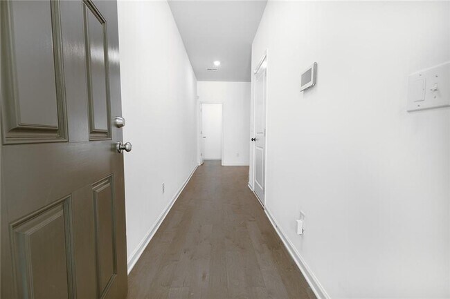 Building Photo - 7095 Gladstone Cir