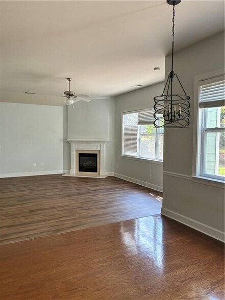 Building Photo - 3205 E Gate Dr