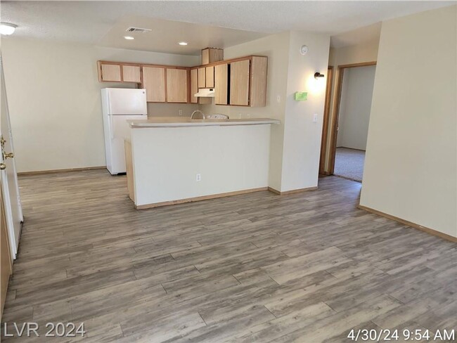 Building Photo - UPSTAIRS 2 BEDROOM UNIT ON THE EASTSIDE!