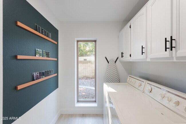 Building Photo - 12271 N 74th St