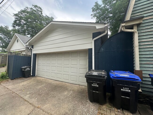 Building Photo - Charming 3BR/2.5BA Home For Rent in Highla...