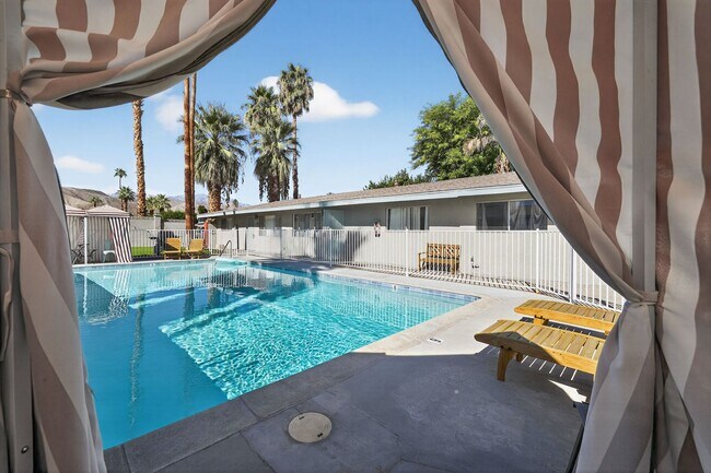 Building Photo - 44440 Acacia Dr