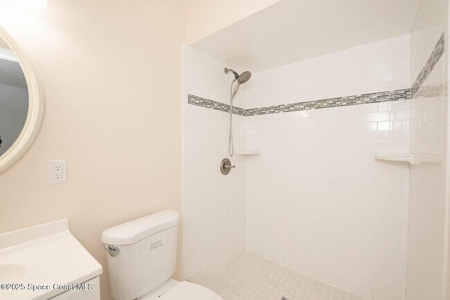 Building Photo - 2620 Elm Hurst St