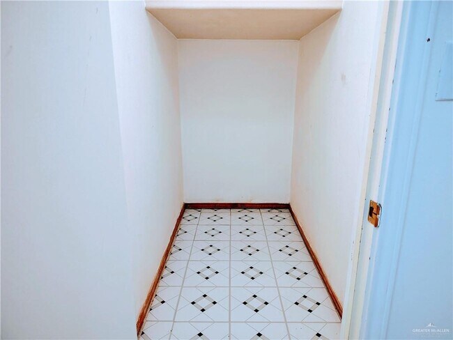 Building Photo - 3504 El Jardin St