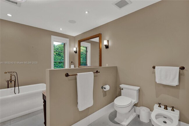 Building Photo - 932 Escobar Ave