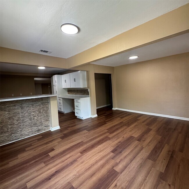 Building Photo - 1311 Pershing St
