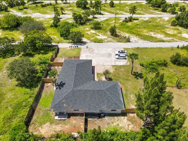 Building Photo - 9370 Hi Dr