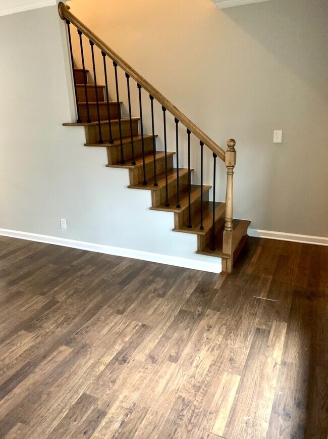 Building Photo - Inglewood 2 BR 1.5 Bath duplex available O...