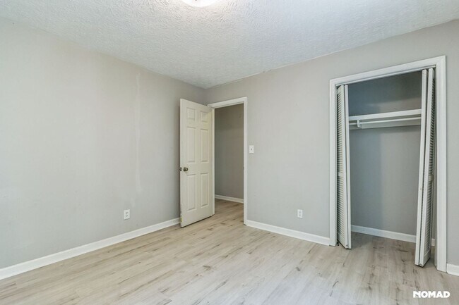 Building Photo - Spacious 5BR House in Marietta