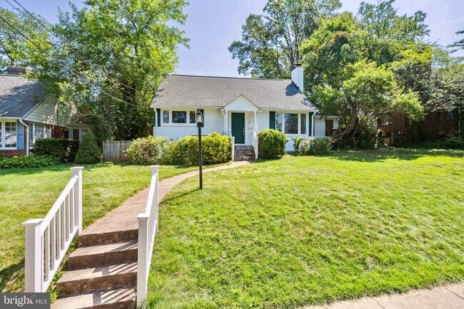 Building Photo - 9311 Adelaide Dr
