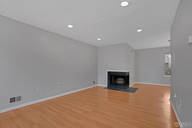Building Photo - 1090 Schmidt Ln