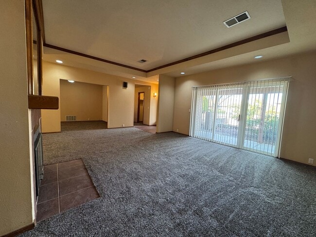 Building Photo - Mid-century Modern Garden Home!