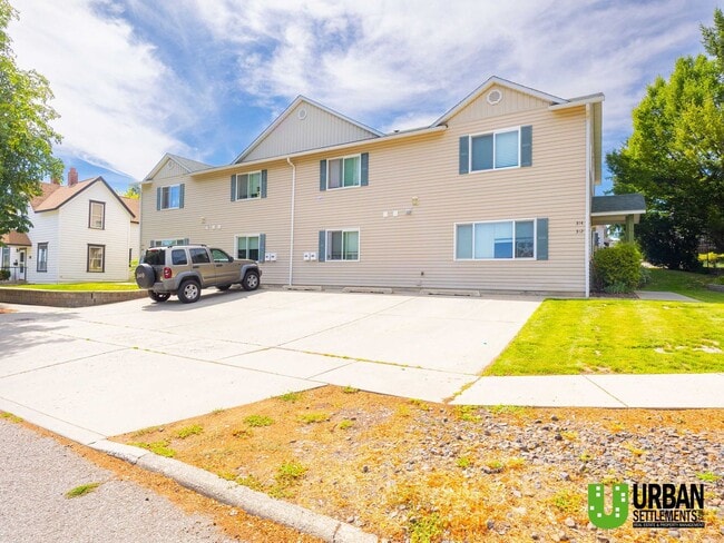 Building Photo - Spacious, clean, modern 4bd/2bth