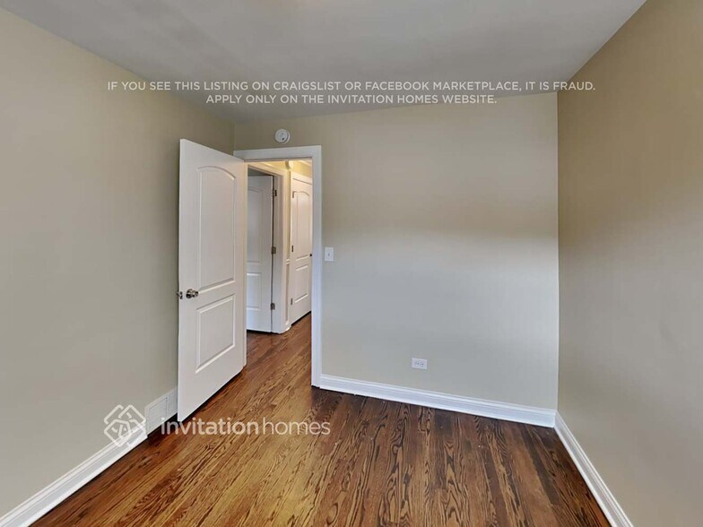 Building Photo - 5451 N Nagle Ave