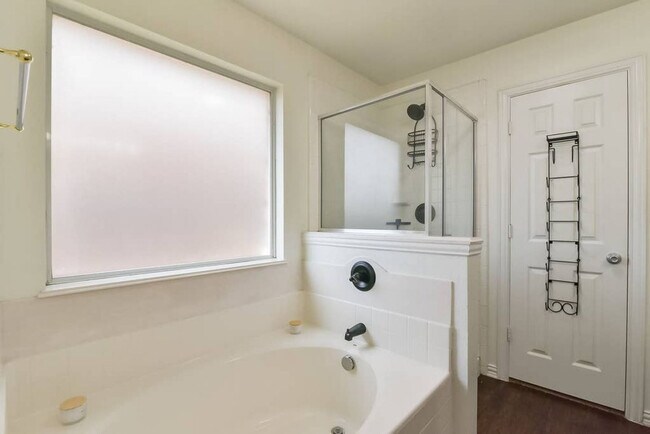 Building Photo - 4514 Ridgeway Dr