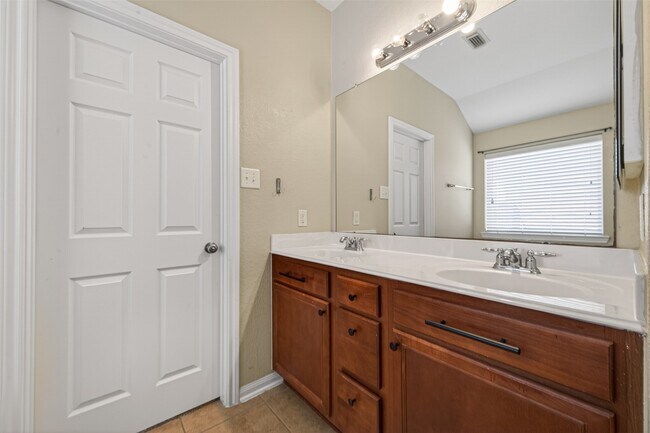 Building Photo - 66 W Lasting Spring Cir