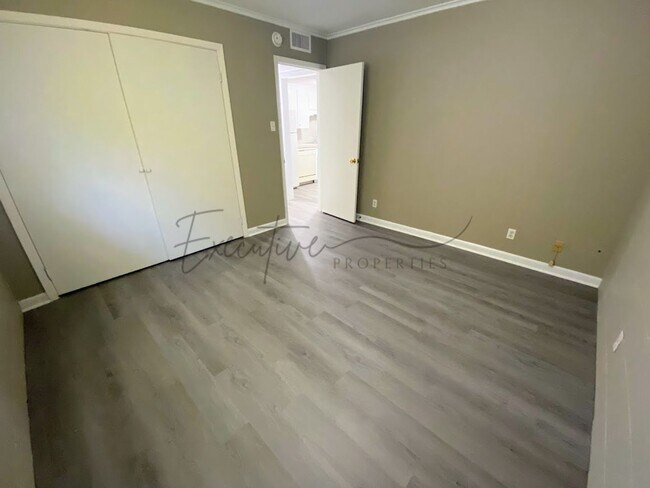 Building Photo - 1BR Apartment – $850 w/ ALL Utilities Paid!