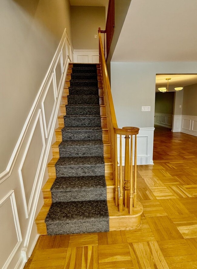 Building Photo - RARELY Offered completely RENOVATED PACKER PARK 3 Bedroom/2.5 Bath HOME w/ Central AC-HARDWOOD Fl...