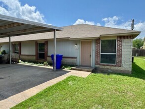 Building Photo - Duplex *LEASING SPECIAL AVAILABLE*