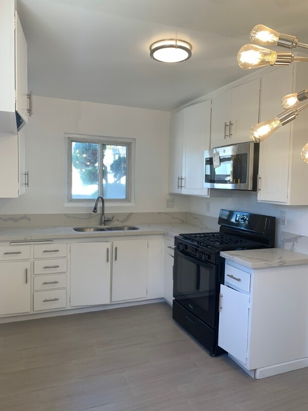 Building Photo - 1523 W 81st St