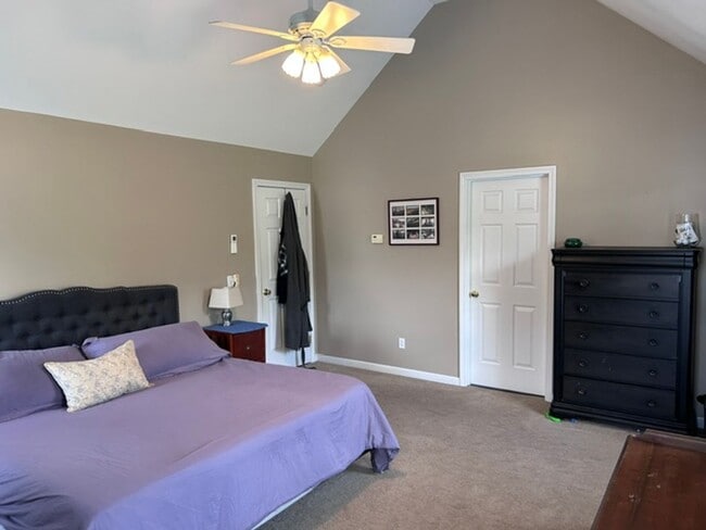 Building Photo - Spacious Stratham Home | Semi-In Ground Pool | Finished Basement | AVAILABLE AUGUST 1st