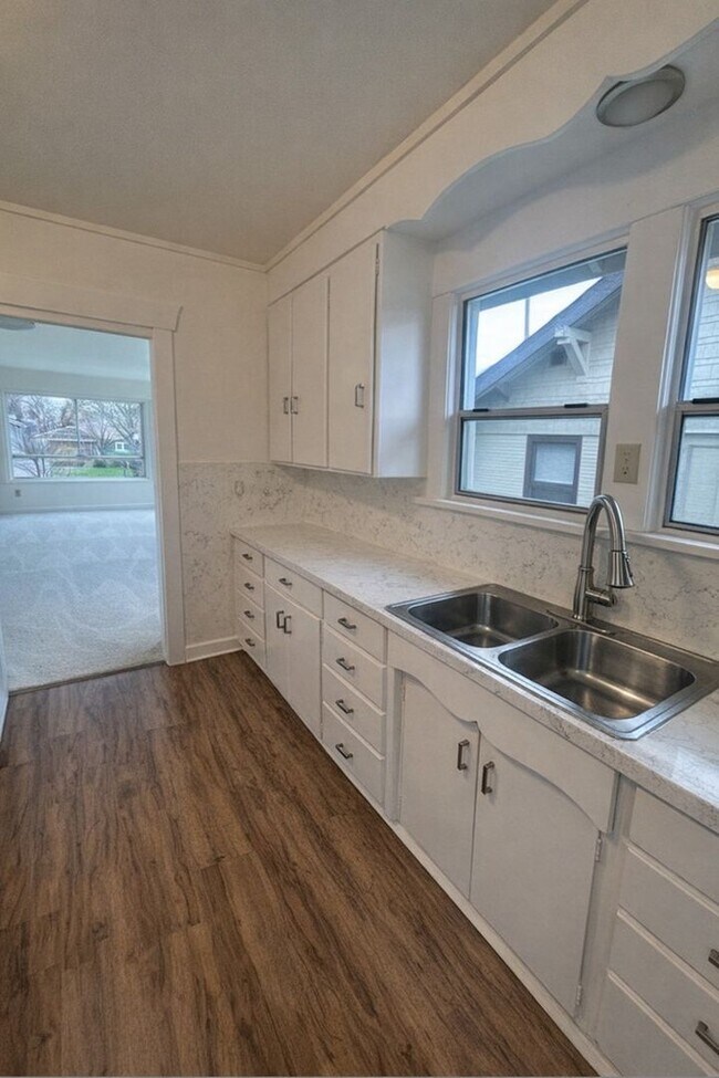 Building Photo - 811 N 3rd St