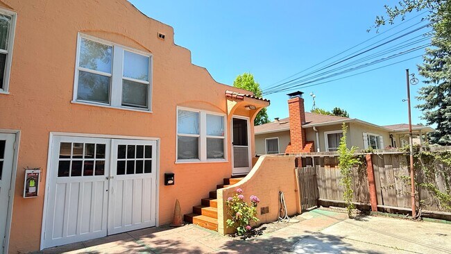 Primary Photo - 3242 Briggs Ave