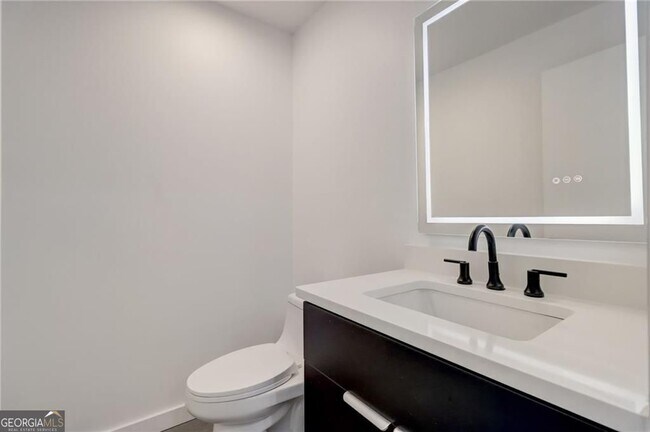 Building Photo - 3202 Kingsdale Dr SW