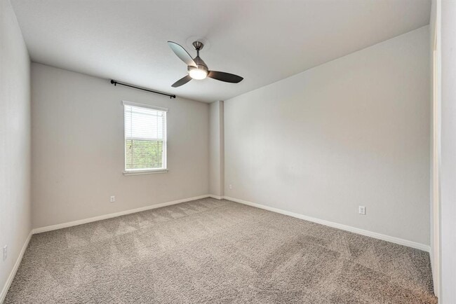 Building Photo - 146 Rock Cliff Ct