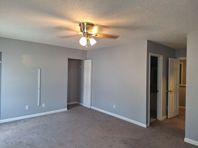 Building Photo - Wonderful Four Bedroom Home in Northeast C...