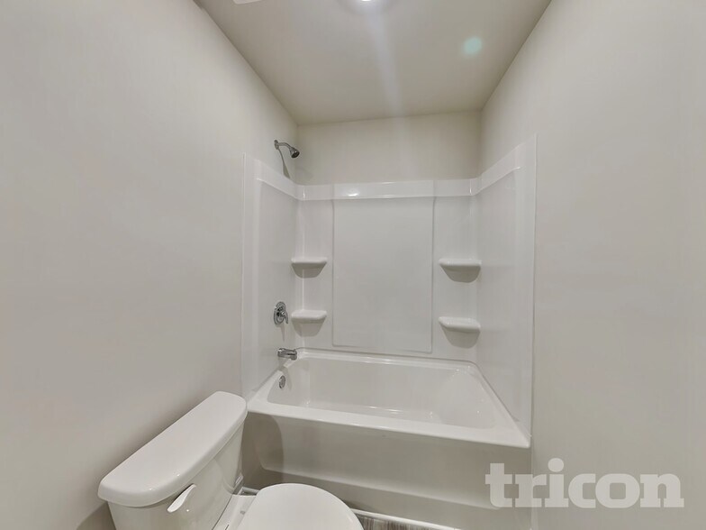 Building Photo - 244 Oliver Dr