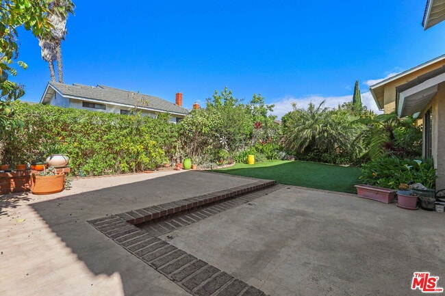 Building Photo - 6501 Bradley Pl