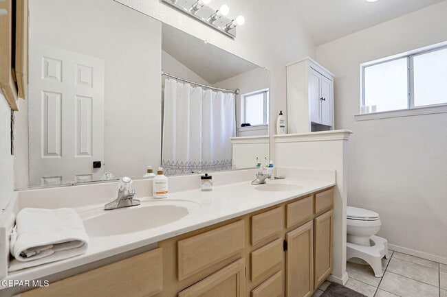 Building Photo - 4348 Loma Hermosa Dr