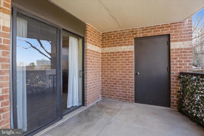 Building Photo - 8340 Greensboro Dr