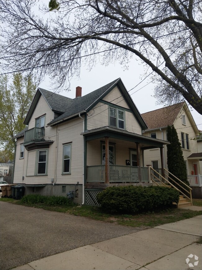 Building Photo - 822 E Dayton St