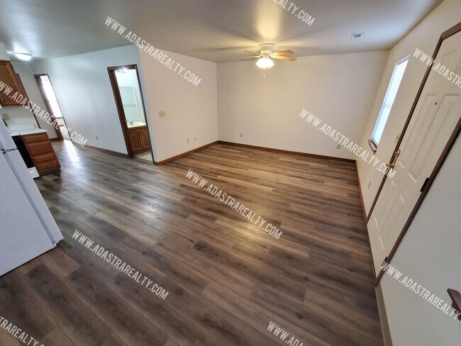 Building Photo - Affordable 2 Bedroom/2 Bath in Raymore-Available in MAY!!