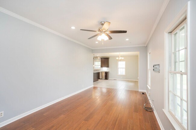 Building Photo - Lovely Home in Old Hickory