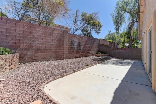 Building Photo - 10530 Lilac Tree Ave