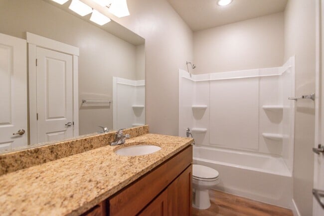 Building Photo - 600 W 400 S