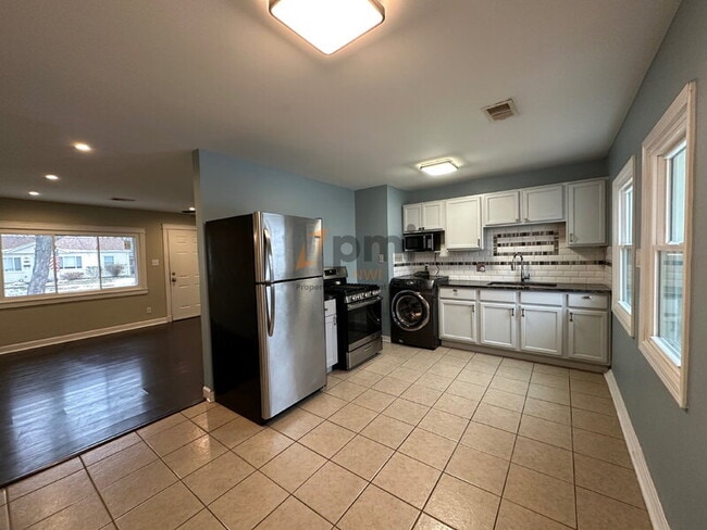 Building Photo - 7752 Beech Ave